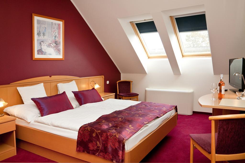 Hotel Kalvaria Gyor Room photo