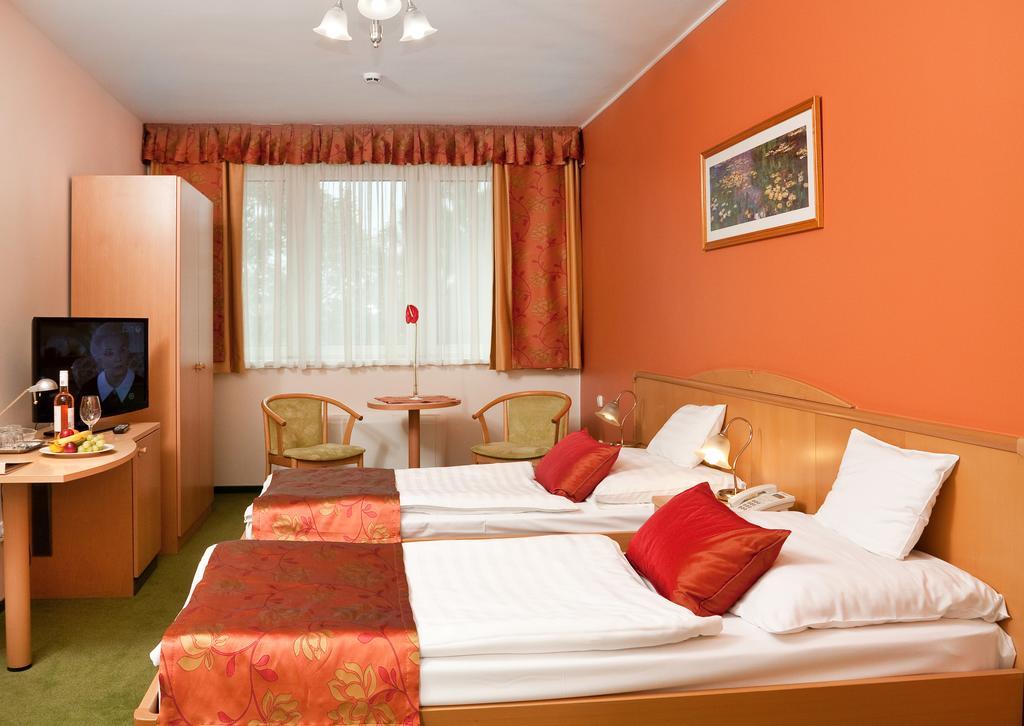 Hotel Kalvaria Gyor Room photo